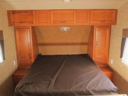 Rent RV Denver Grey Wolf 26BH Bed